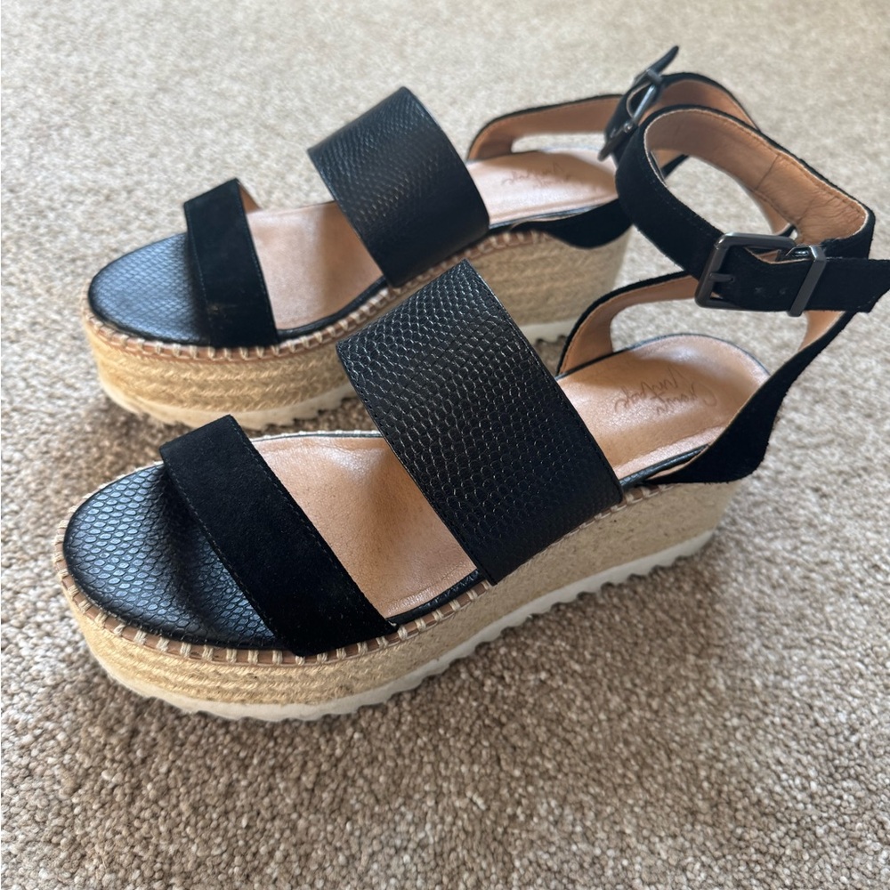 Crown Vintage Women's Black Platform Sandals w/ Embossed Snake Print - Size 8.5